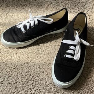 Ethletic women’s sustainable vegan sneakers - new with tags